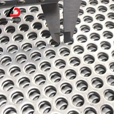 مكبر الصوت 1m X 2m 1.22m X 2.44m الشبكة المعدنية المنثورة 1.5mm 2.0mm